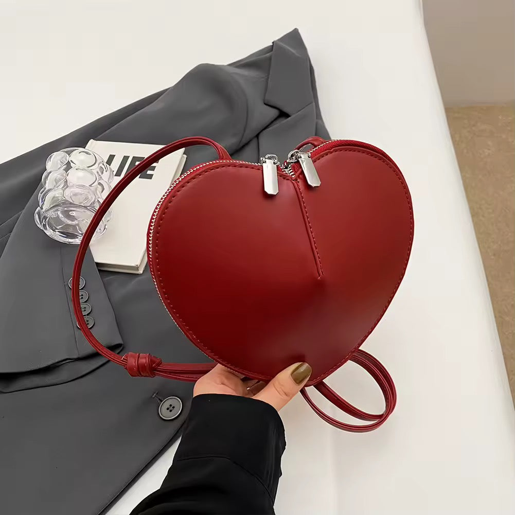 Herzförmige Umhängetasche LOVE