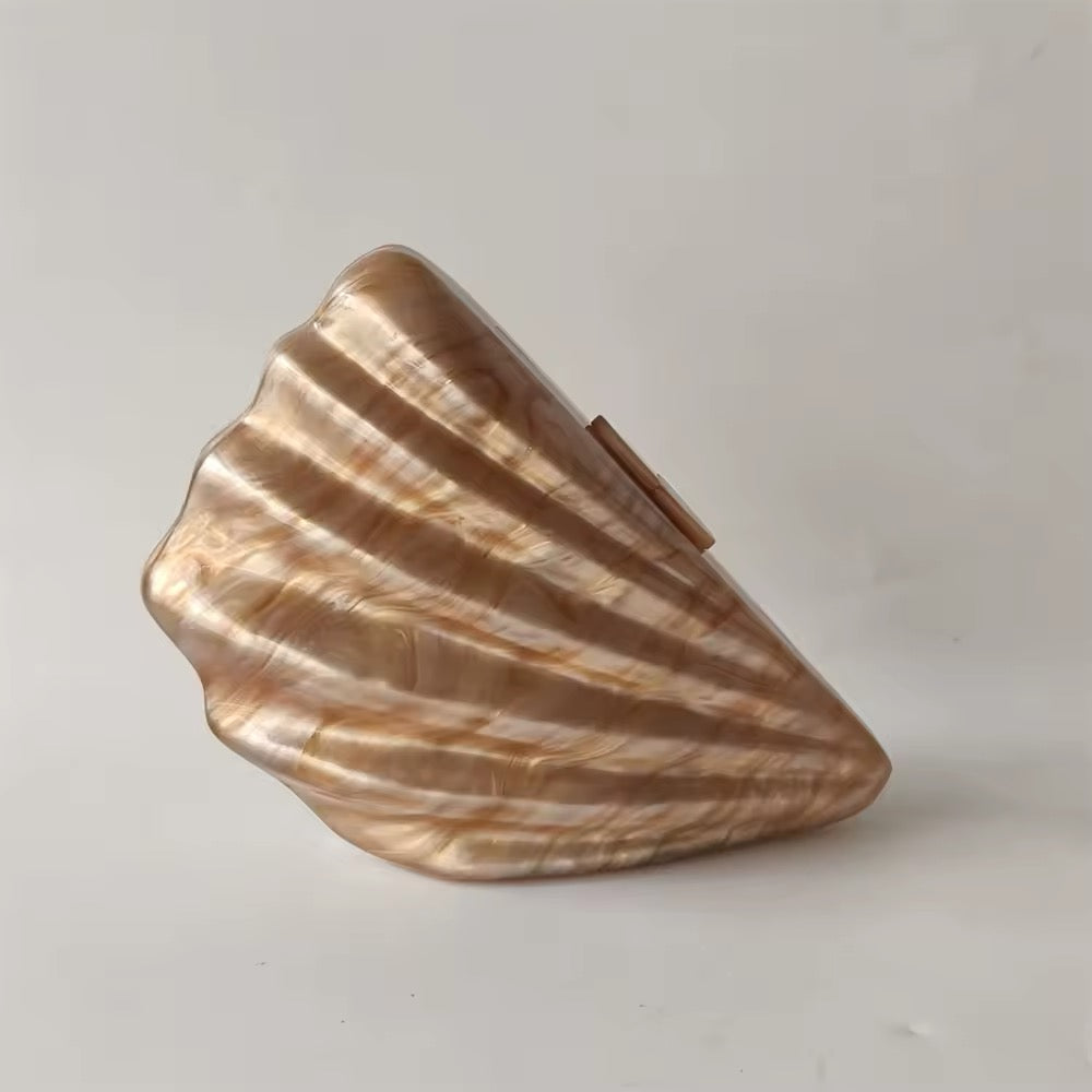 Muschel Clutch mit Perlenhenkel