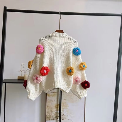 Cardigan mit gestrickten Blümchen